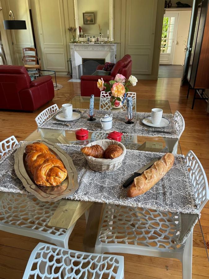 Le Logis D'Anne-Sophie Bed & Breakfast Chuignolles ภายนอก รูปภาพ