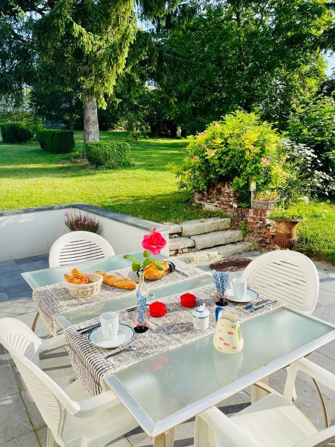 Le Logis D'Anne-Sophie Bed & Breakfast Chuignolles ภายนอก รูปภาพ